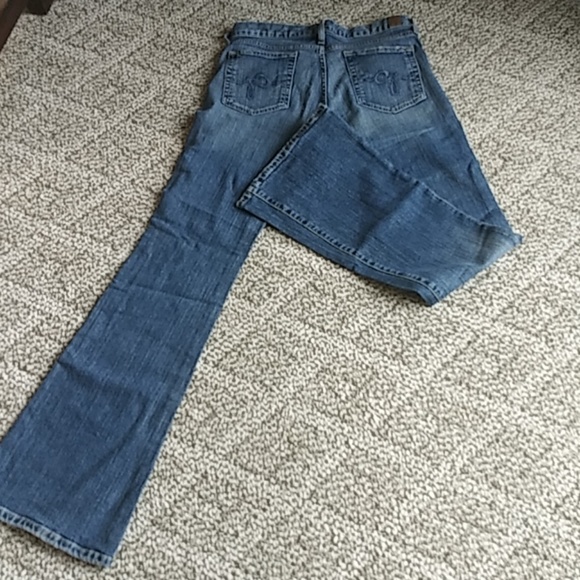 jeans with fancy back pockets